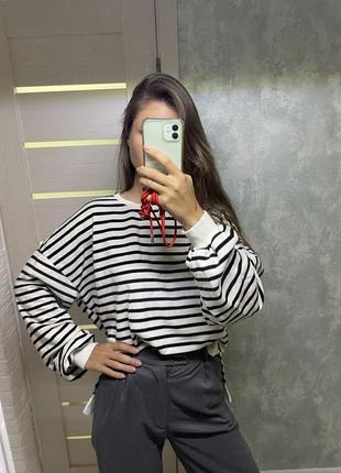 Смугастий світшот reserved