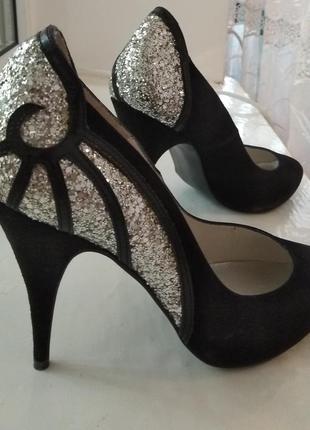 Туфлі фірмові нарядні елегантні туфли