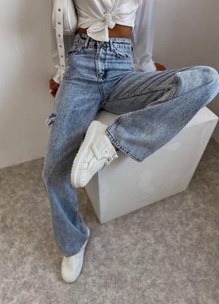 Женские джинсы с прорезями3 фото