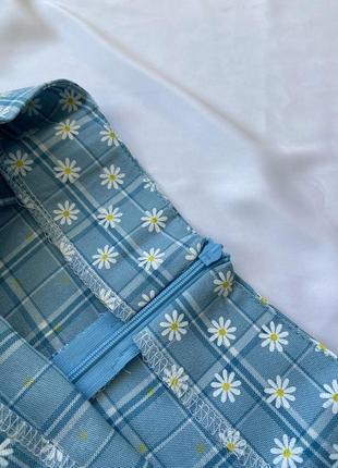 Ніжно блакитна спідничка з розрізами у квіточку7 фото
