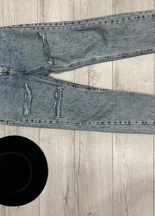 Стильные джинсы момы с рваностями4 фото