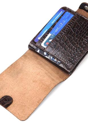 Практичное портмоне для мужчин в два сложения из натуральной фактурной кожи с тиснением под крокодила4 фото