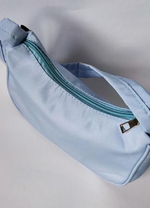 Голубая сумочка на плечо с бабочками8 фото