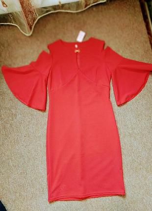 Платье красное