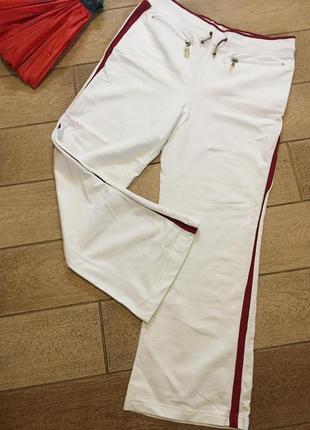 Белые трикотажные спортивные брюки1 фото