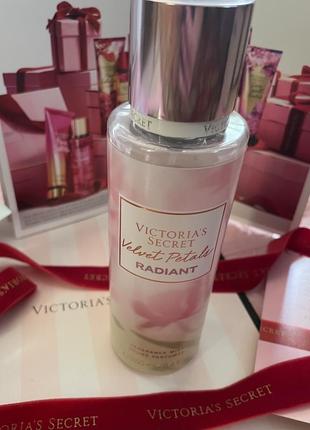 Парфюмированный спрей victoria's secret velvet petals radiant