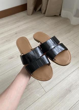 Шльопанці