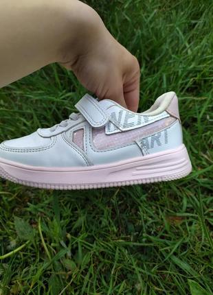 Кроссовки на девочку