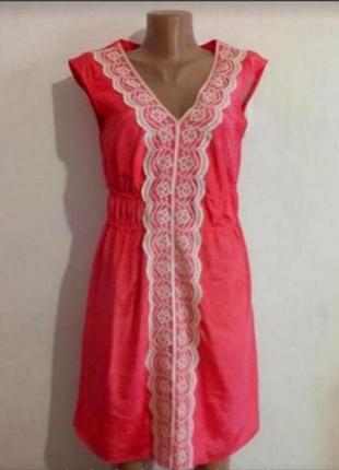 Женское атласное платье с кружевом