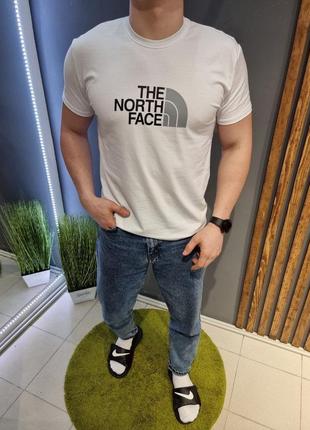 Мужская белья футболка the north face с принтом на грудь белая мужская футболка the north face с принтом на груди