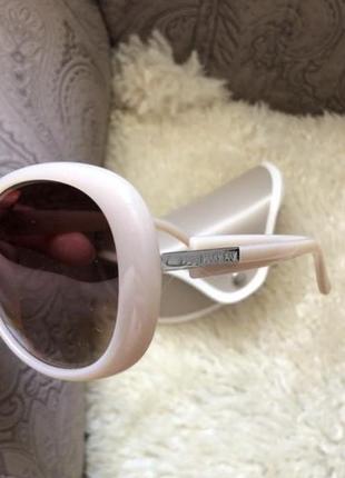 Новые бежевые очки в ретро стиле в футляре mary kay