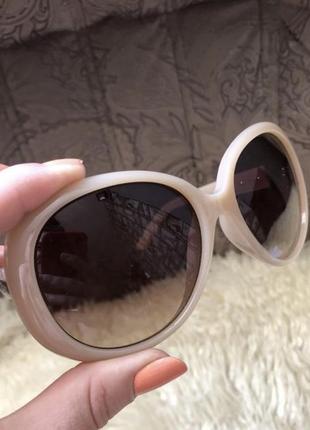 Новые бежевые очки в ретро стиле в футляре mary kay