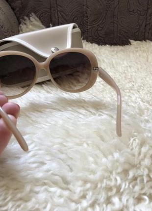 Новые бежевые очки в ретро стиле в футляре mary kay
