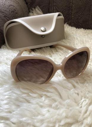 Новые бежевые очки в ретро стиле в футляре mary kay