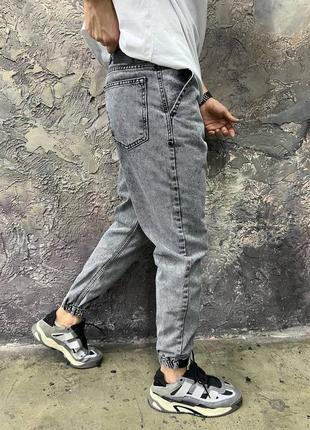 Мужские джинсы джоггер серого цвета2 фото
