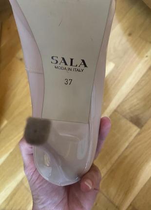 Лаковані туфлі