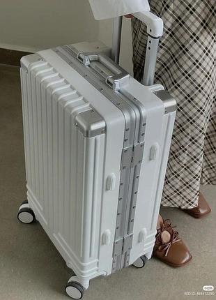 Валіза зручна