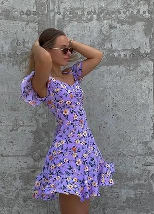 Невероятно легкое и нежное платье с цветочным принтом1 фото