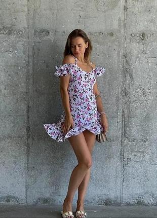 Невероятно легкое и нежное платье с цветочным принтом6 фото