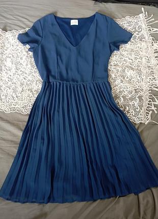 Платье с плиссированной юбкой