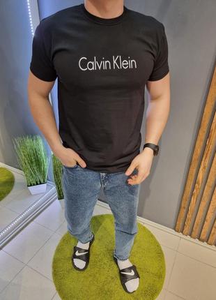 Мужская бордовая футболка calvin klein с принтом на грудь черная мужская футболка calvin klein с принтом на груди