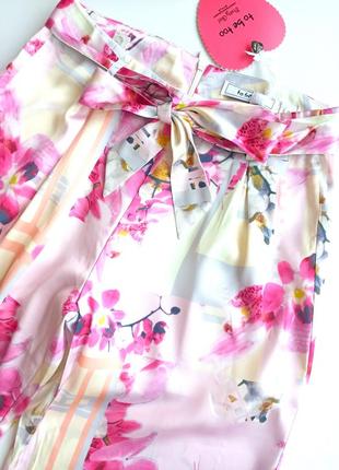 Штани-палаццо атласні для дівчини to be too tf15136 рожеві в квіти  140 см3 фото
