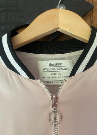 Пудровий бомбер від bershka3 фото