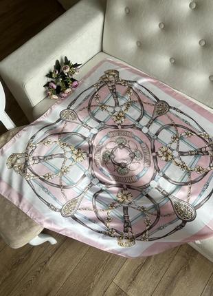 Хустка з геометричним принтом