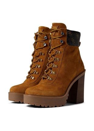 Женские замшевые ботинки guess на каблуке