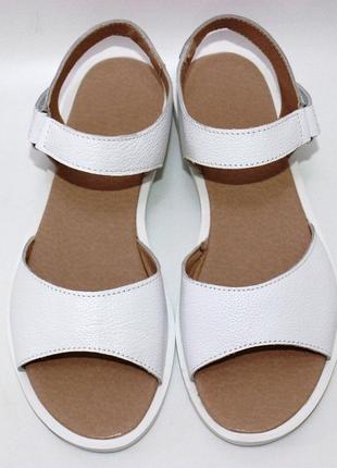 Стильные женские кожаные босоножки на липучках бело цвета/обувь на лето4 фото