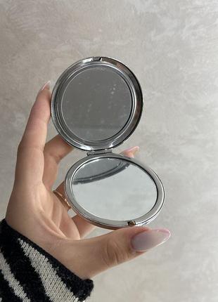 Маленьке дзеркальце в сумочку