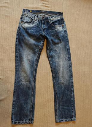 Прямые синие х/б джинсы с выбеленностями и потертостями fishbone германия 32/32 р.