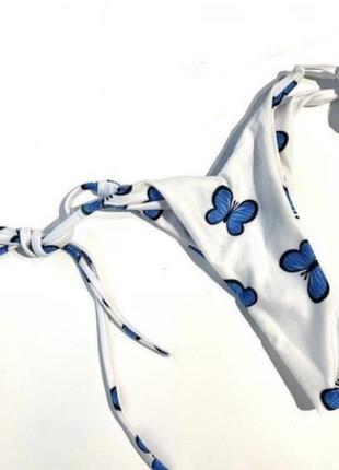 Купальные плавки бразильяны на завязках в принт бабочки низ от купальника с рисунком бабочки белые бразилианы на завязках2 фото