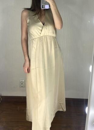 Сукня золотого кольору. класно на фотосесію.