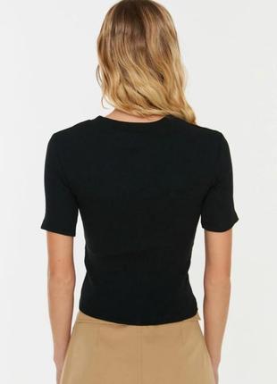 Женская блузка trendyol, черная футболка с вырезом, черная кофта с вырезом, черный топ, топ с вырезом5 фото