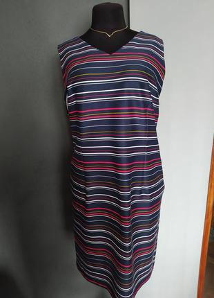 Плаття по фігурі в полоску