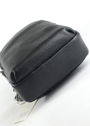Чоловіча шкіряна сумка рюкзак на груди, чорна молодіжна нагрудна сумочка з натуральної шкіри7 фото
