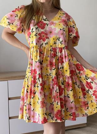 Пышное платье в крупные цветы3 фото