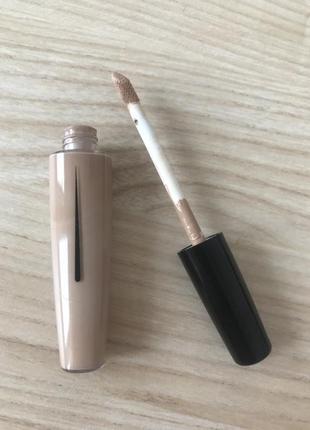 Консилер radiant professional illuminator concealer греция4 фото