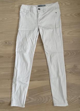 Белые джинсы skinny