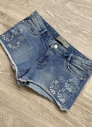Короткие шорты сексуальные джинсовые с вышивкой4 фото