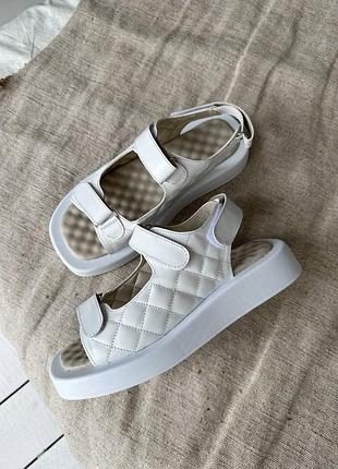 Босоніжки сандалі натуральна шкіра шкіряні на липучках стьобані шанель білі на високій підошві платформі