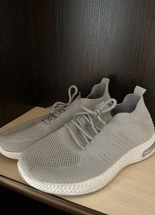 Супер легенькі кросівки