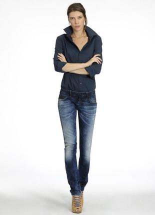 Величезний вибір красивих блуз і сорочок.