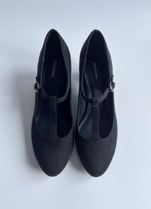 Классические черные замшевые туфли на коротком каблуке с ремешком4 фото