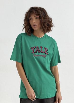 Трикотажная футболка с вышитой надписью yale university