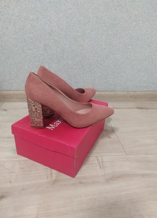 Розовые туфли на каблуке2 фото