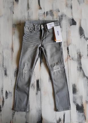 Рваные серые джинсы скинни на 4-5 лет h&m