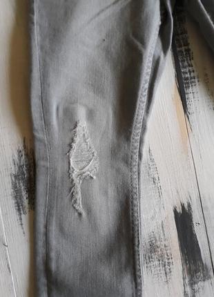 Рваные серые джинсы скинни на 4-5 лет h&m8 фото