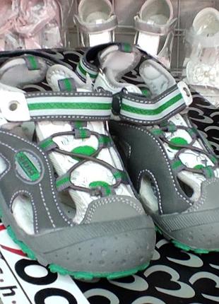 Босоніжки сандалії для хлопчика закриті серве, зелені з гумовим носиком